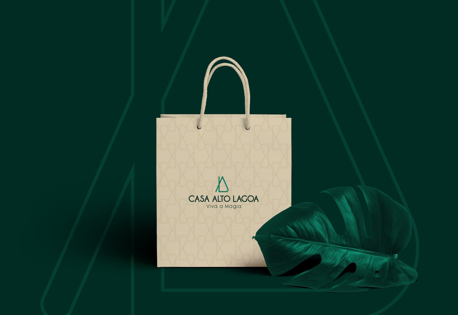 Sacola com a marca Casa Alto Lagoa