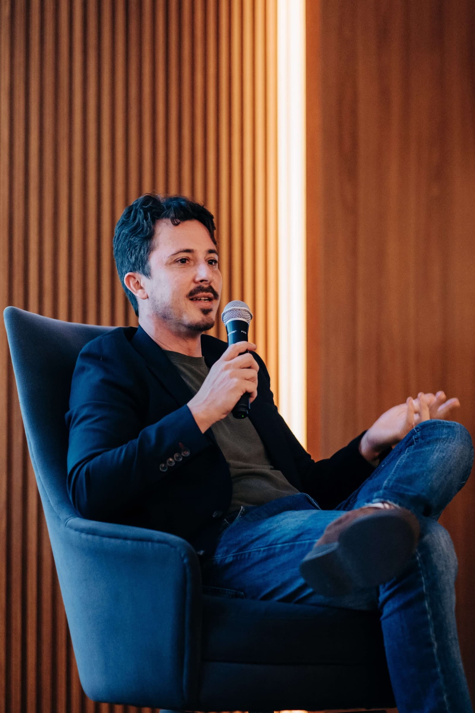 Público e palco do Laboratório de Negócios