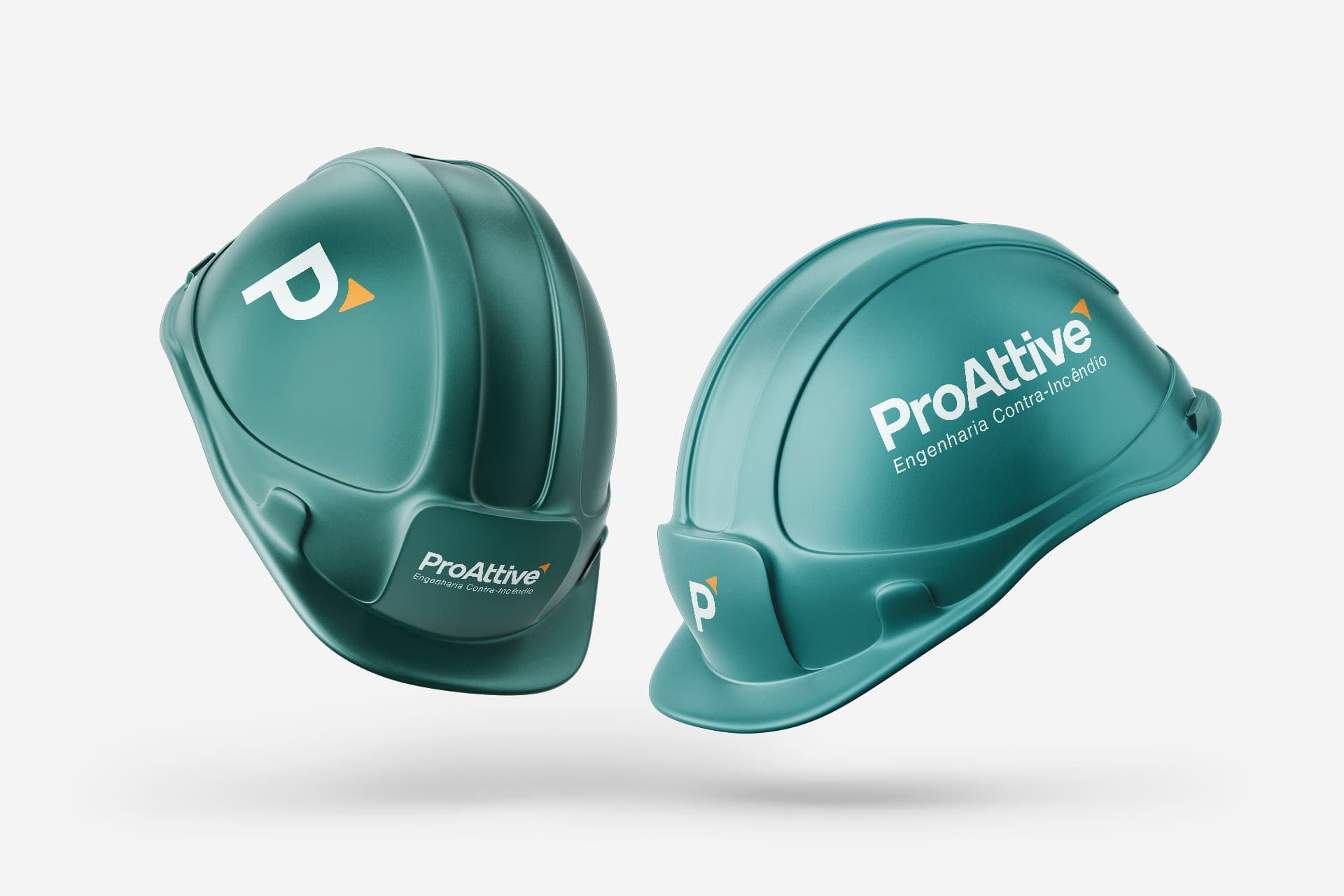 Capacete branco com a marca Proattive aplicada na frente