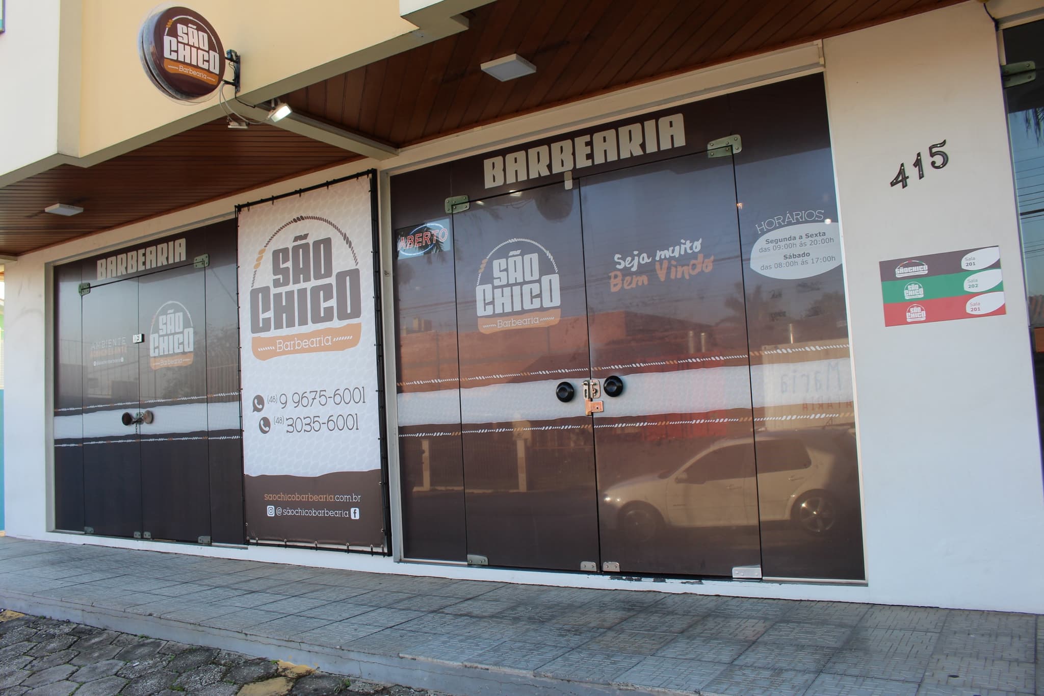 Fachada da São Chico depois da aplicação da marca