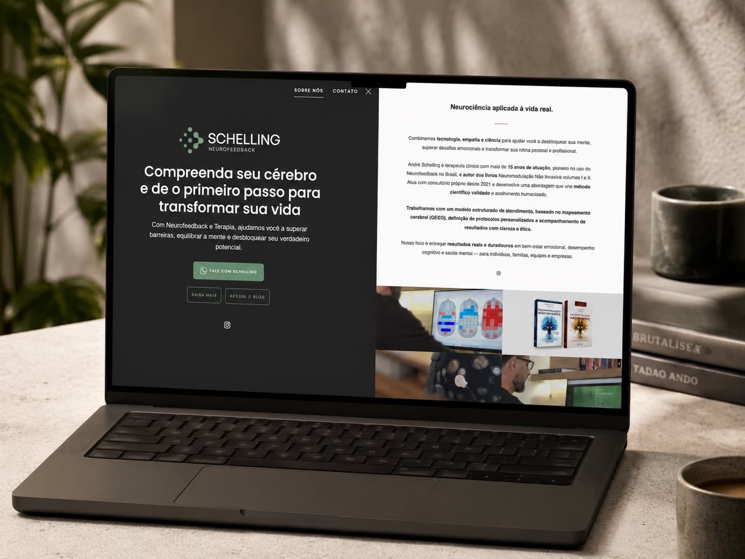 Notebook sobre uma bancada clara com o site da Schelling Neurofeedback aberto: a chamada “Compreenda seu cérebro” à esquerda e, à direita, o texto “Neurociência aplicada à vida real” com fotos de mapeamento cerebral e dos livros do terapeuta