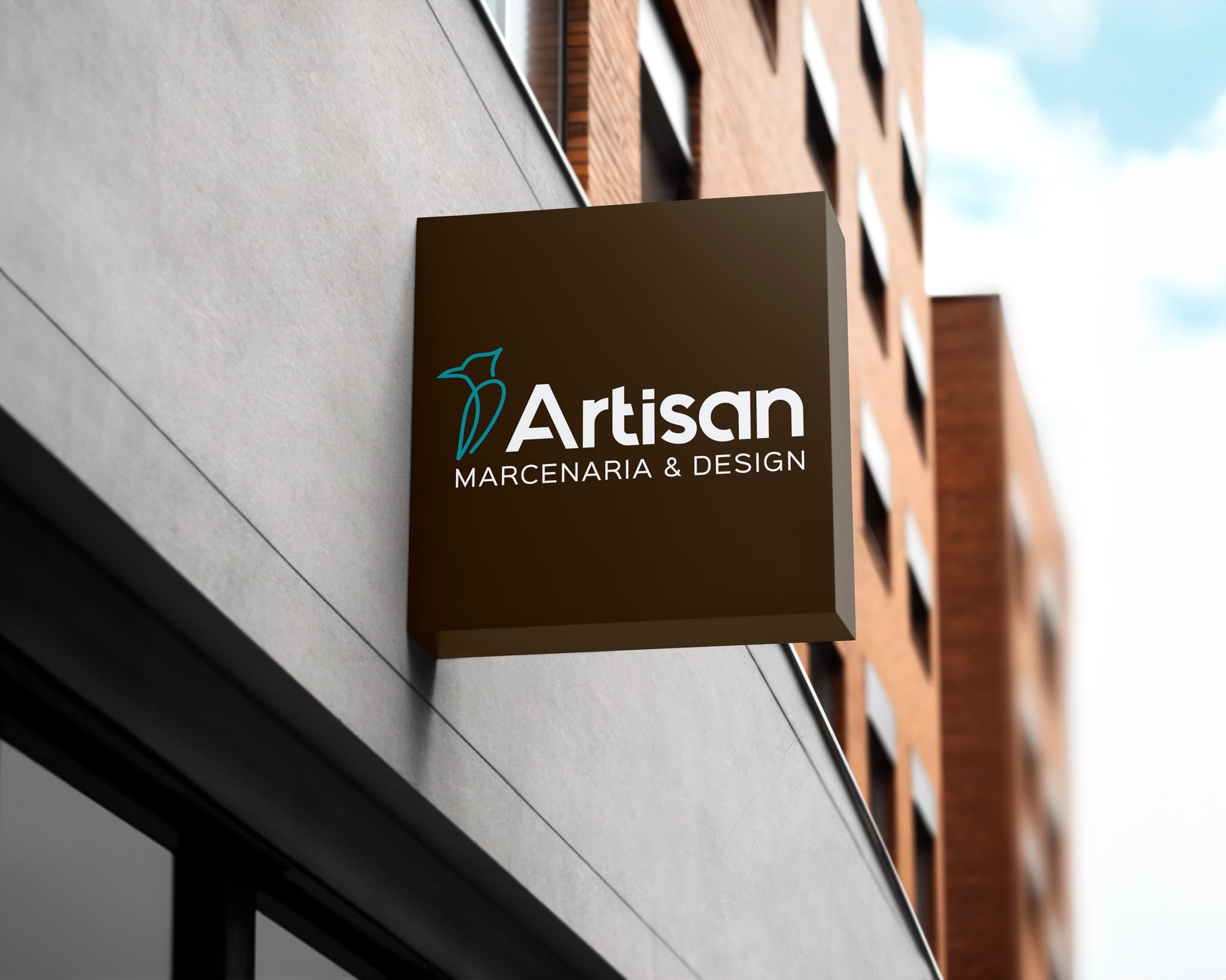 Placa da Artisan Marcenaria e Design fixada na fachada de tijolos de um prédio