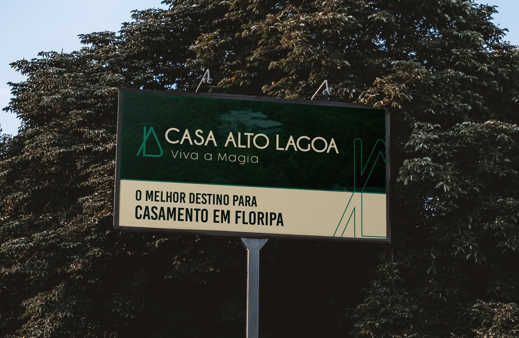 Outdoor da Casa Alto Lagoa na subida, com a frase O melhor destino para casamento em Floripa