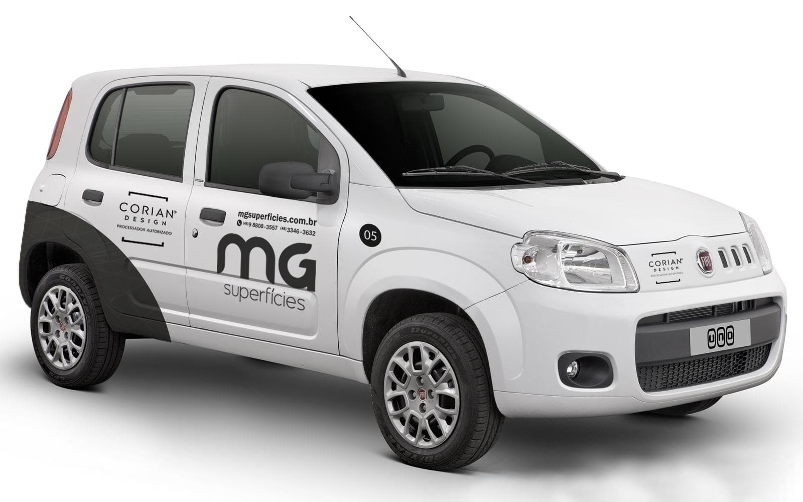 Fiat Uno com a marca MG Superfícies na frente
