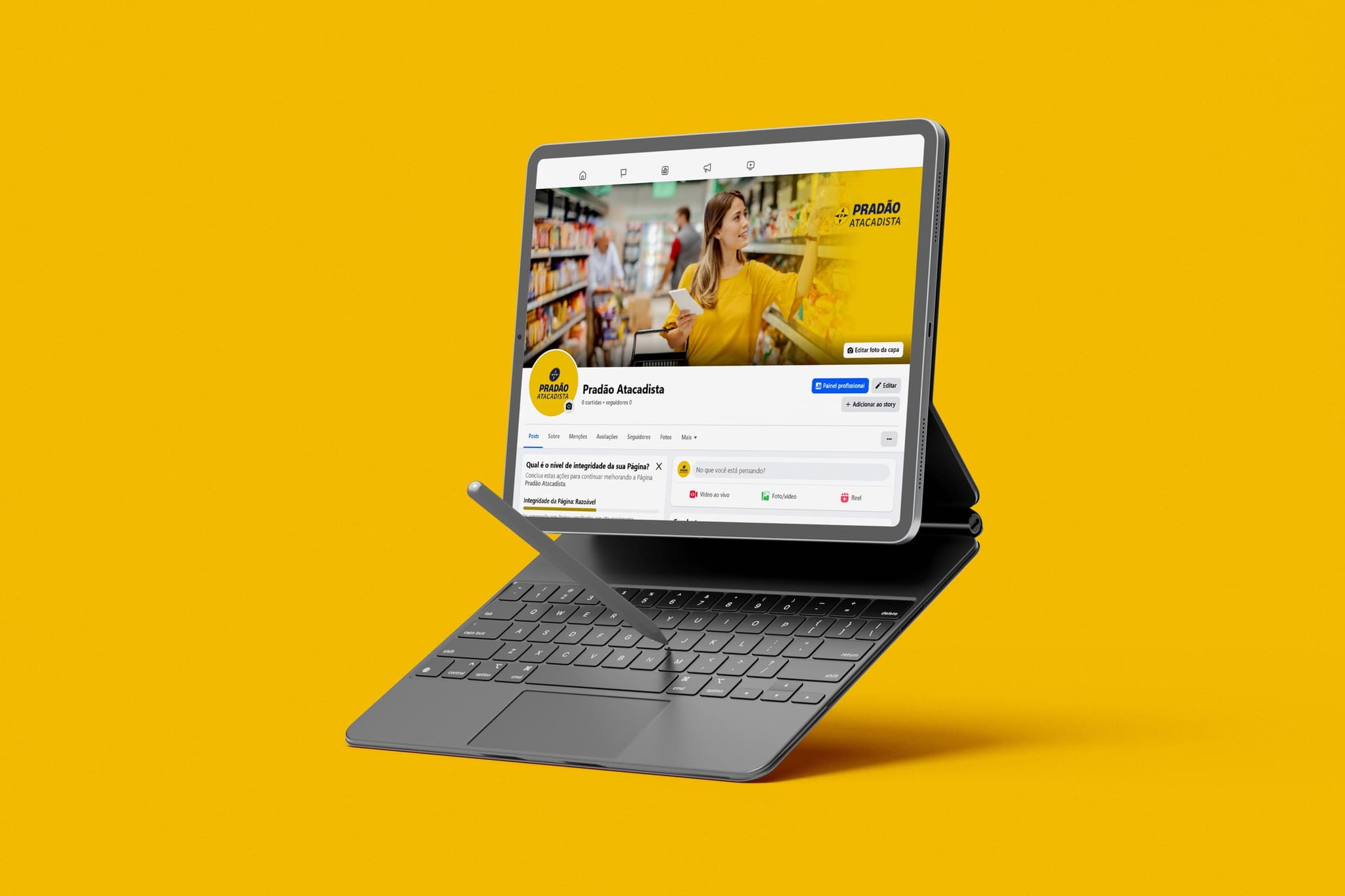 Página do Pradão Atacadista no Facebook aberta em tablet sobre fundo amarelo