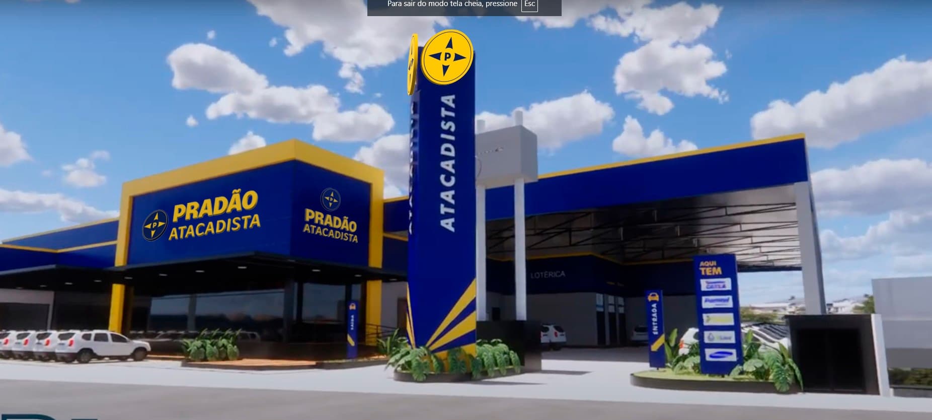 Fachada da loja Pradão Atacadista com o letreiro azul e amarelo e o totem de identificação
