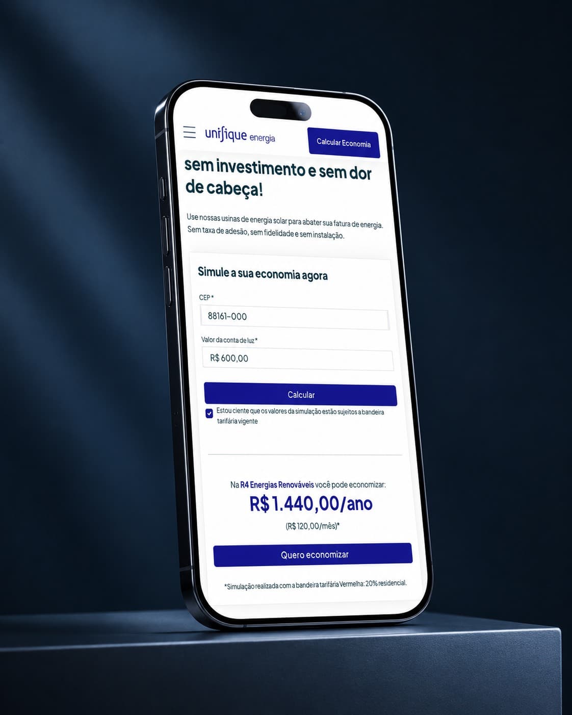 Simulador de economia da UNIFIQUE Energia em tela de celular, com campos de CEP e valor da conta de luz